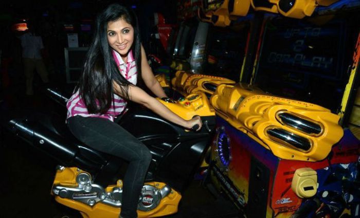 SHona on location of the film The Mall in Bhayander (3)