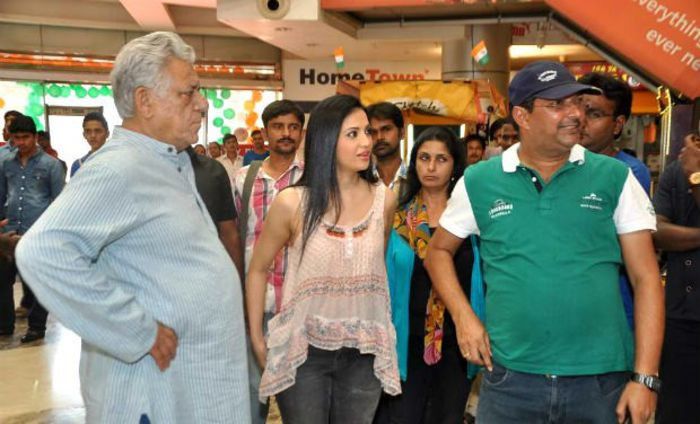 SHona on location of the film The Mall in Bhayander (11) - Shilpa Anand