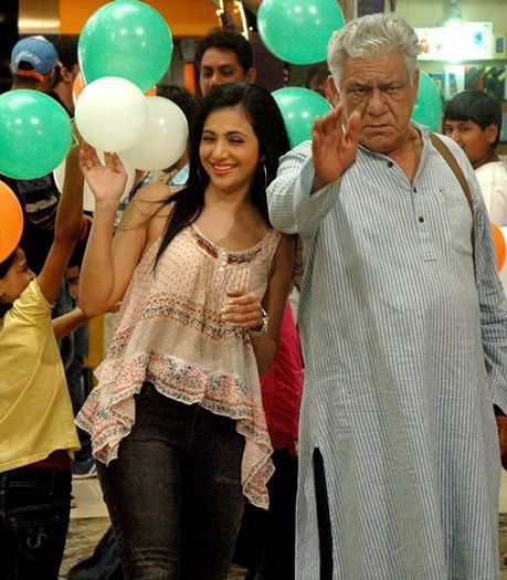 SHona on location of the film The Mall in Bhayander (15)