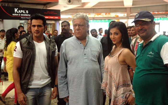 SHona on location of the film The Mall in Bhayander (16)