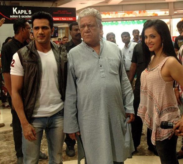 SHona on location of the film The Mall in Bhayander (19) - Shilpa Anand