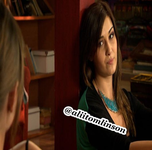;; [era confuza] da, adica nu crezi ca ma cred prea dura si ca le stiu pe toate? #andrei ;; [clck.; ;; mda ;o nu v-ati batut? tu te-a facut fufa? ;o #sara
