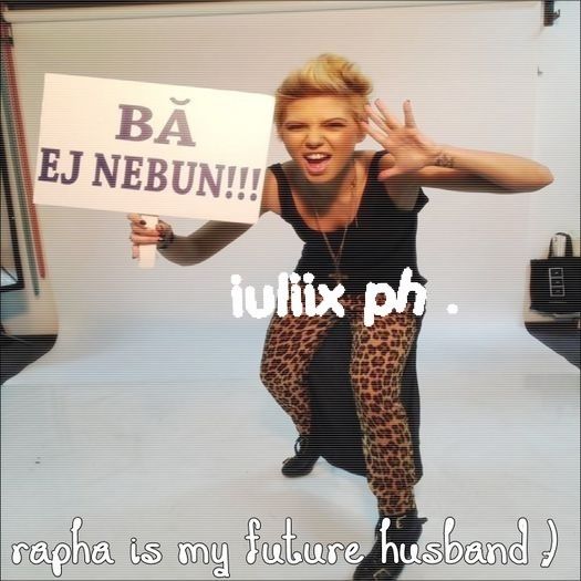 - nu mai vorbi cu gura plină, porcule ;-w =)))). #cristi.
