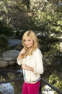 1512774_130406980463118_2027724867_n - olivia hasting holt