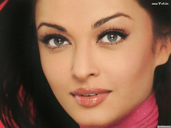 aishwarya_rai_natural_eyes_6130 - SEAMĂNĂ BINE NU-I AȘA