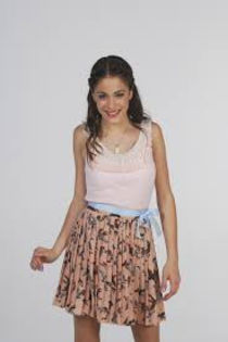 hey ,eu sunt Vio...violetta ,porecla Vio .Vrei sa fim prietene?