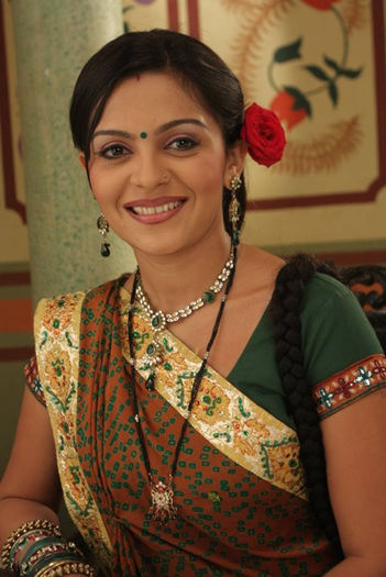 Ami Trivedi-Khushi (Adevarata fiica a lui Zeenat) - Zaara