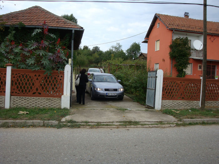 Am parcat în curte - Casa fratelui meu la Vajuga din Serbia