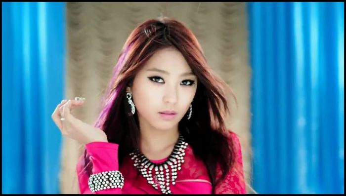 50. SISTAR - Give It To Me - 0 - Top 60 de MV-uri - 2013