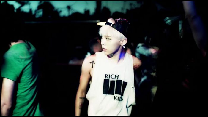 39. G-Dragon - Crooked - 0 - Top 60 de MV-uri - 2013