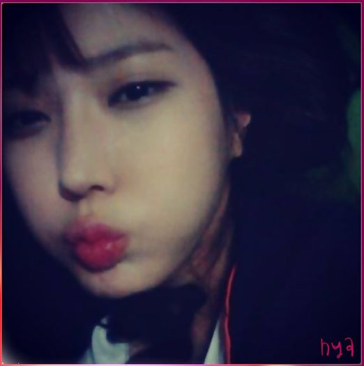 |HY| ..[se intinde pe buritca. :3] Daa. Miroase. :3 Seob, de ce taci? :))
