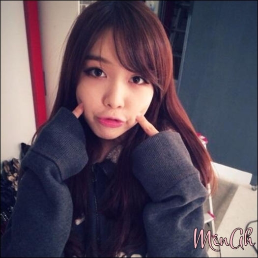 .M. ..Owo.. ;;) ..Hye.. îmi pare rău. Ewww.. glumesc. :"> ..Capră! :))=))