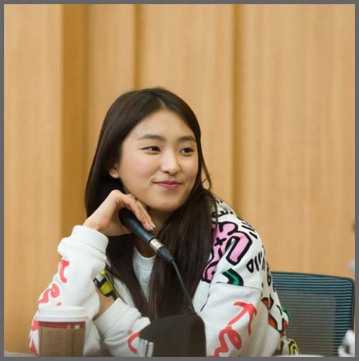 [:)] ..Si eu care credeam ca Hye e aia `reaa`. :))