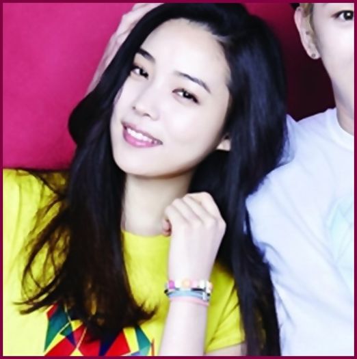 (Soh) ..[intra cu o plasuta] SEOOB! [hug; pwp] La multi ani piciulee. :* [ii da cadoul] - ix __ Episodul 047 __ xi