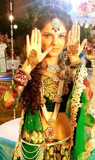 BLsI--9CEAAFmw7 - RUBINA DILAIK POZE SUPER TARI-WOW