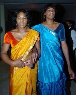 serenaandvenuswilliamstennisstarsin - VEDETE DE ALTA NATIE IN SAREE INDIAN-WOW