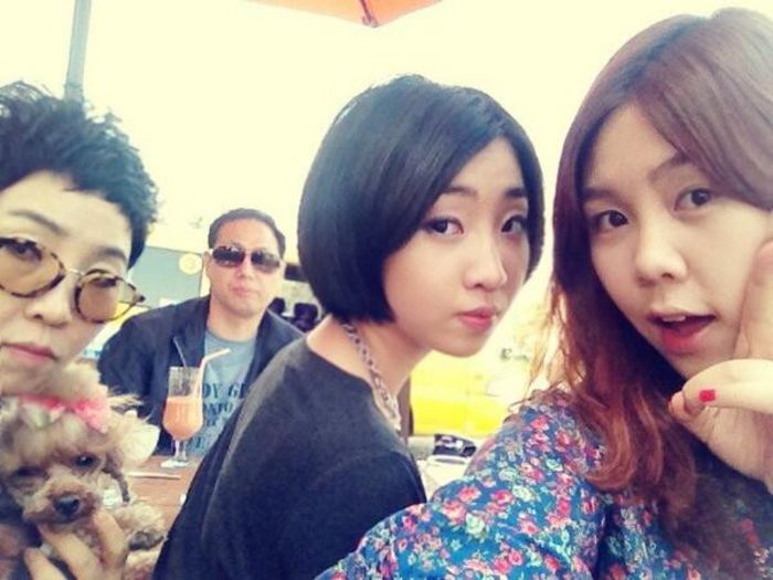 130508-Minyoung-sister-parents-day-photo-with-minzy-family