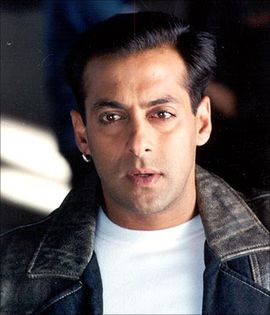 26salman - SALMAN KHAN POZE FAINE