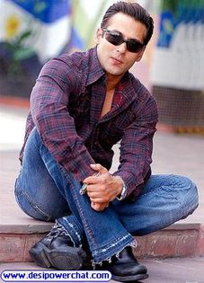 salman_khan_latest_pictures_04 - SALMAN KHAN POZE FAINE