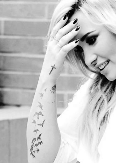 demi-lovato-1389059806 - R Dem D Lovato H