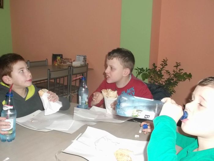 ISTI, CE BUNA-I MAAAAA!!! ISTI, CE BUNA-I MAAAAA!!!