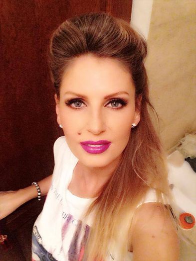 1450050_10151870431724753_358580185_n - Andreea Banica