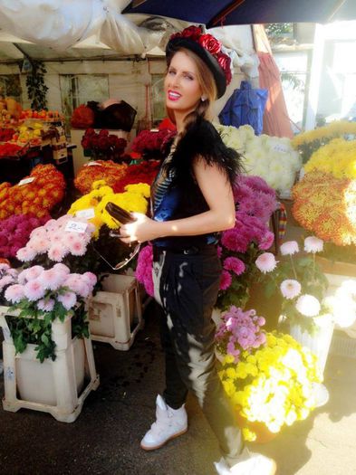 1457729_10151831534539753_742509221_n - Andreea Banica