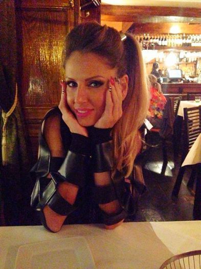 1462984_10151877405564753_813408572_n - Andreea Banica