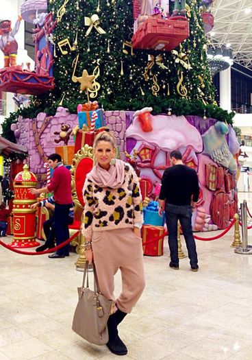 1471356_10151912340729753_404586807_n - Andreea Banica