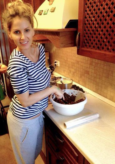 1475770_10151934351164753_699509652_n - Andreea Banica