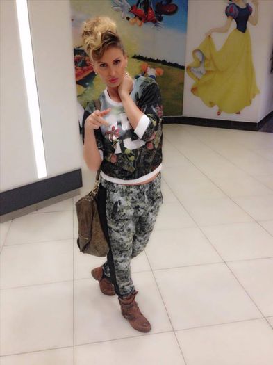 1526607_10151962274019753_1883938840_n - Andreea Banica