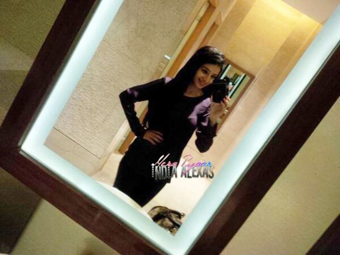 1462852_586606608076824_119971558_n - Sukirti Kandpal