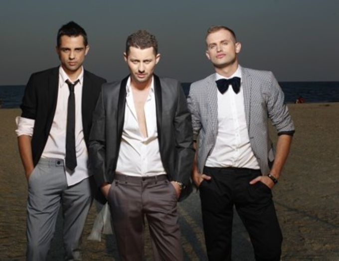 AKCENT-How-Deep-Is-Your-Love-e1299193947920 - Akcent