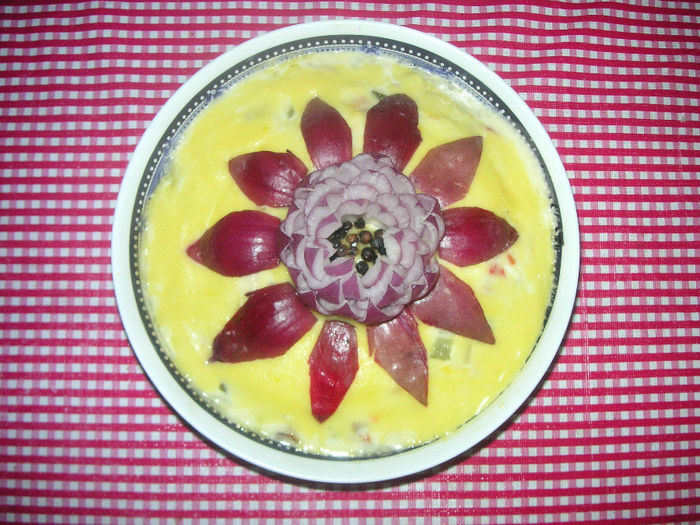 Salata 1 cu decor de ceapa (5) - Bucatareli