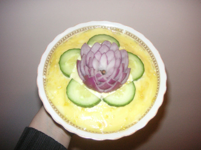 Salata 2 cu decor de ceapa (1) - Bucatareli