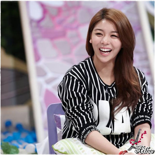 ♡ Vai.. ce copil trist Ailee..:o3.. :))