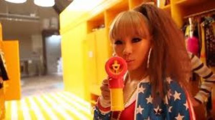 ooo - 2NE1 funny moments