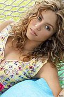 AYJUOFSOKPVCINIBNLT - Shakira