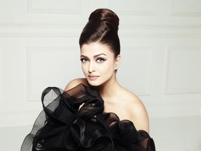 Aishwarya-Rai-Bachchans-Elle-2010-Photoshoot-3 - Castigatoare Runda 3 xLoveIsGoldx