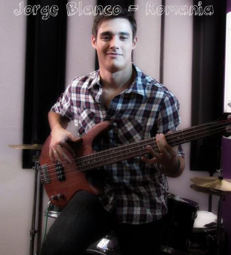 933996_129181523939777_235912494_n