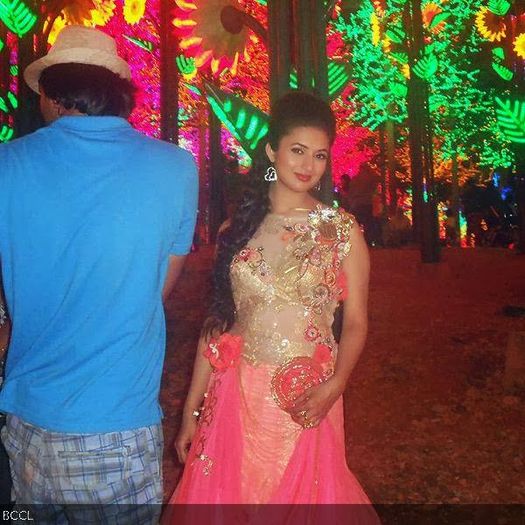 Divyanka-Tripathi-dazzilng-attire-making-Telly