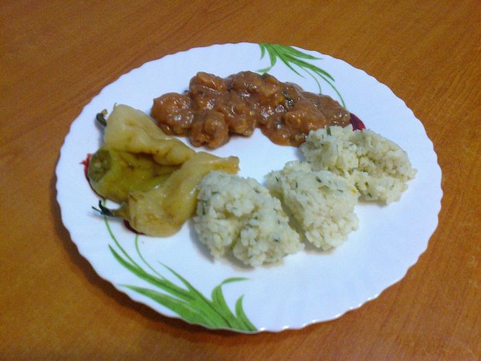 Tocanita de cocos, pilaf de orez si salata de ardei copt - Culinar 2
