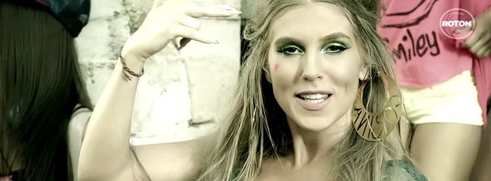 Corina-A ta ghicit de x3FabulousCristall - Ghiceste melodiile