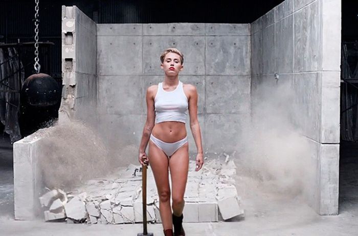 Miley Cyrus-Wrecking Ball ghicit de alLaboutU