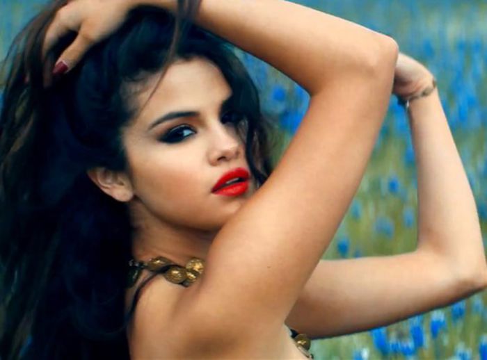 Selena Gomez-Come and get it ghicit de alLaboutU