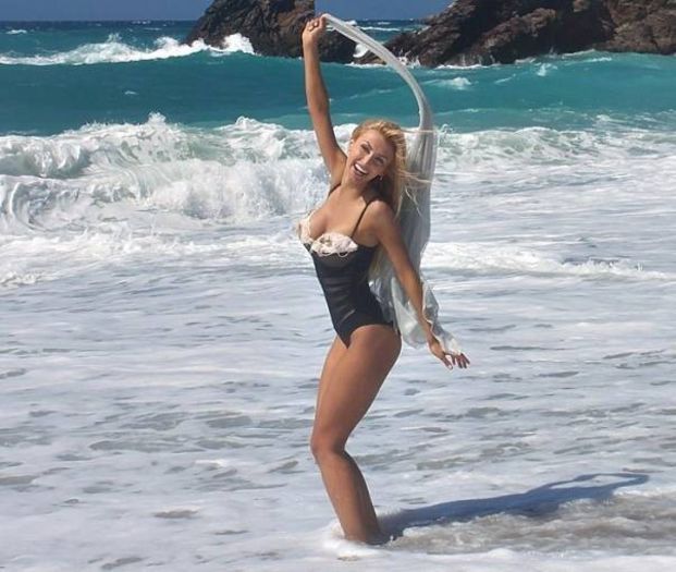 Andreea Balan-Like a Bunny ghicit de Roxyyy