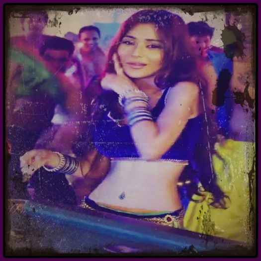 12 - sara khan25