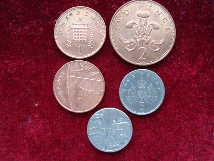 Set monede Anglia - 7,80 lei; 1 penny 1994 XF/KM#935a; 1 penny 2009 UNC/KM#986; 2 penny 1994 XF/KM#936; 5 penny 1991 VF/KM#937b;5 penny 2010 XF/KM#988;
