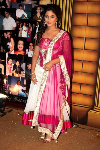 Hina_Khan_at_5th_Boroplus_Gold_Awards_2012