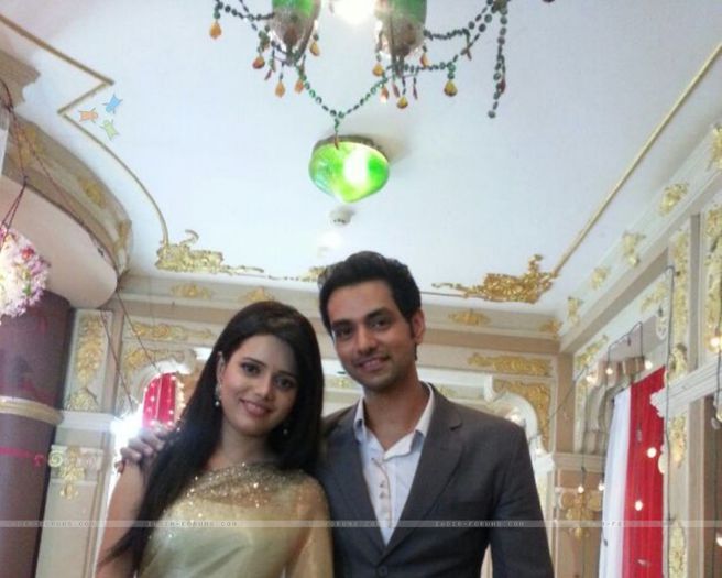 275838-shruti-kanwar-as-ovi-and-shakti-arora-as-onir-on-the-sets-of-pa - Shruti Kanwar_ovi_suflete pereche